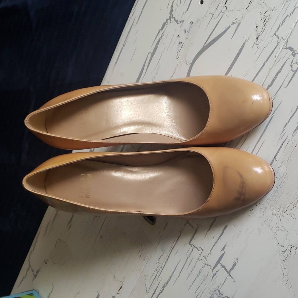 Stuart Weitzman Round Toe Stiletto Pumps in Nude - women's size 7.5